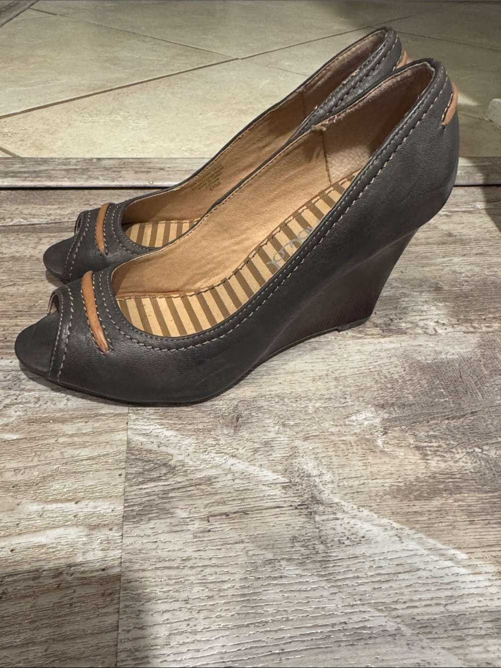 Splendid Gray Wedge Peep-Toe Pumps with Tan Accent